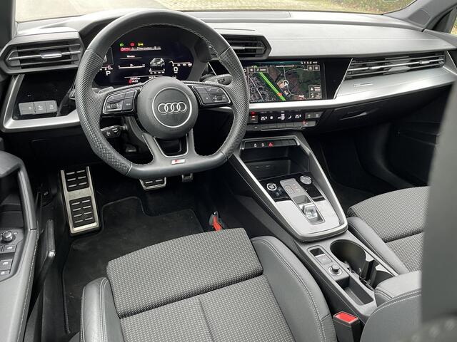 Audi A3 SPORTBACK 30 TFSI S edition / Navigatie / Parkeersensoren / LED