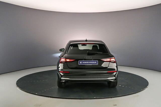 Audi A3 SPORTBACK 30 TFSI AUT | BLACK EDITION | ¤549.- per maand all-in | ¤4.000,- KORTING | Sportonderstel - Privacy glas - Sportstoelen