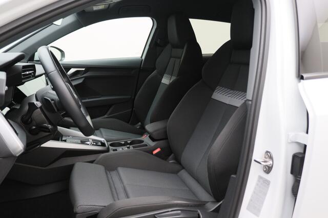 Audi A3 SPORTBACK 45 TFSI e S edition Competition Virtual Cockpit, Standkachel, Cruise, Navigatie, Bluetooth, Climate, PDC, 19''