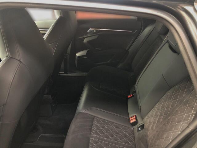 Audi A3 SPORTBACK 45 TFSI e S edition Competition Elk. verstelbare Schaalstoelen Camera 18 Inch Privacy Glass