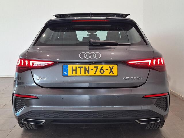 Audi A3 SPORTBACK 40 TFSI e S-Line | Keyless | Matrix LED | Panoramadak | Stoelverwarming | Lichtmetalen velgen 18" | Parkeersensoren voor, achter en achteruitrijcamera