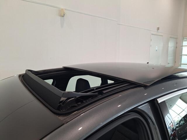 Audi A3 SPORTBACK 40 TFSI e S-Line | Keyless | Matrix LED | Panoramadak | Stoelverwarming | Lichtmetalen velgen 18" | Parkeersensoren voor, achter en achteruitrijcamera