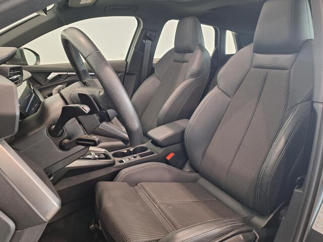 Audi A3 SPORTBACK 40 TFSI e S-Line | Keyless | Matrix LED | Panoramadak | Stoelverwarming | Lichtmetalen velgen 18" | Parkeersensoren voor, achter en achteruitrijcamera