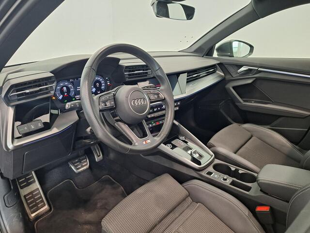 Audi A3 SPORTBACK 40 TFSI e S-Line | Keyless | Matrix LED | Panoramadak | Stoelverwarming | Lichtmetalen velgen 18" | Parkeersensoren voor, achter en achteruitrijcamera