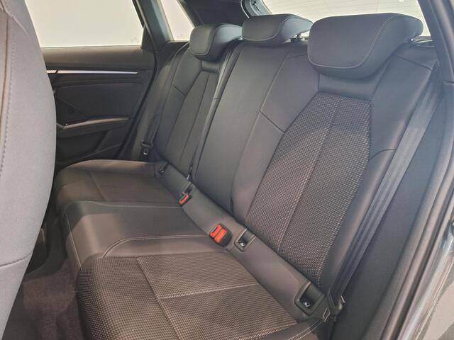 Audi A3 SPORTBACK 40 TFSI e S-Line | Keyless | Matrix LED | Panoramadak | Stoelverwarming | Lichtmetalen velgen 18" | Parkeersensoren voor, achter en achteruitrijcamera