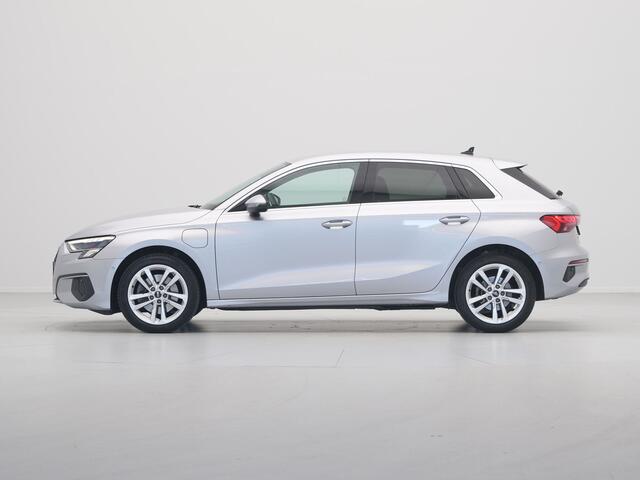 Audi A3 SPORTBACK 40 TFSI e Edition Navigatie Stoelverwarming Side assist Elek. kofferklep Carplay