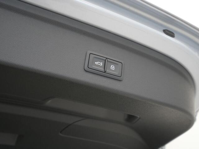 Audi A3 SPORTBACK 40 TFSI e Edition Navigatie Stoelverwarming Side assist Elek. kofferklep Carplay