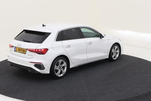 Audi A3 SPORTBACK 30 TFSI S edition / LED / S-Line Interieur & Exterieur / Navigatie / Camera / Donker Glas / 17" LMV