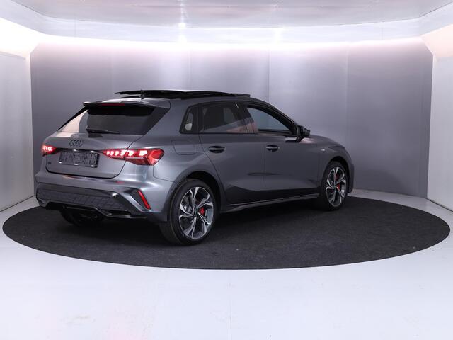 Audi A3 SPORTBACK 45 TFSI e S edition Competition 272 pk S-tronic| Navigatie | Panoramadak | Parkeersensoren (Park assist) | Achteruitrijcamera | Adaptieve cruise control | Matrix LED koplampen |