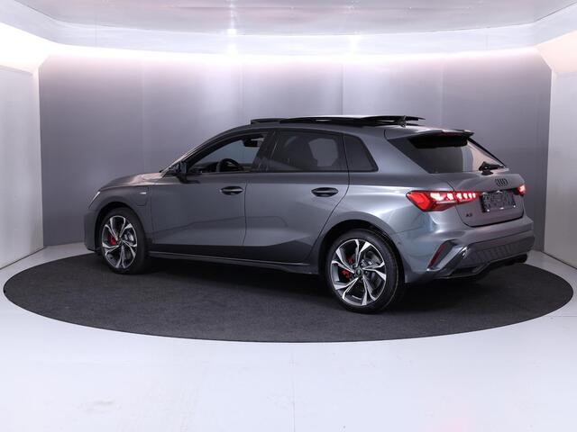 Audi A3 SPORTBACK 45 TFSI e S edition Competition 272 pk S-tronic| Navigatie | Panoramadak | Parkeersensoren (Park assist) | Achteruitrijcamera | Adaptieve cruise control | Matrix LED koplampen |