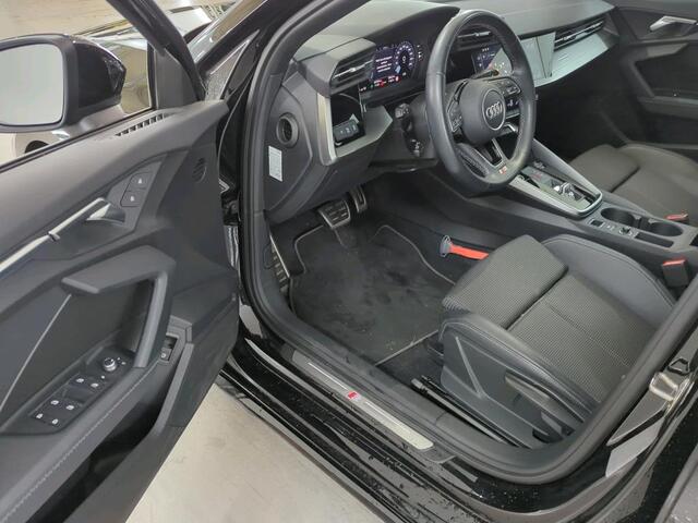 Audi A3 SPORTBACK 45 TFSI e S edition Competition / 245pk / Zwart Optiek / 18 Inch / getint glas / Getint glas