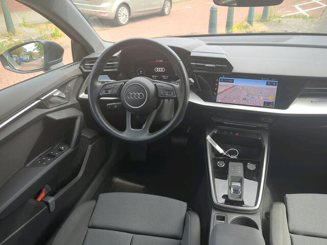 Audi A3 SPORTBACK 30 TFSI Business edition LED, Navigatie, Climate control, lichtmetalen velgen