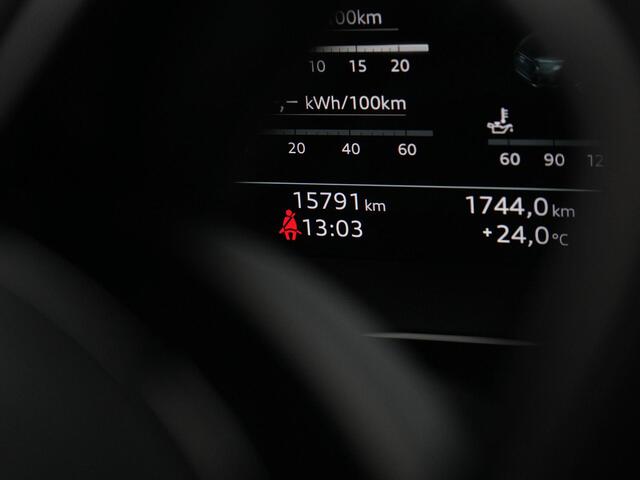 Audi A3 SPORTBACK 45 TFSI e 245 pk S-tronic S edition Competition / S-Line | Navigatie | Stoelverwarming | Adaptive Cruise | Parkeersensoren voor/achter