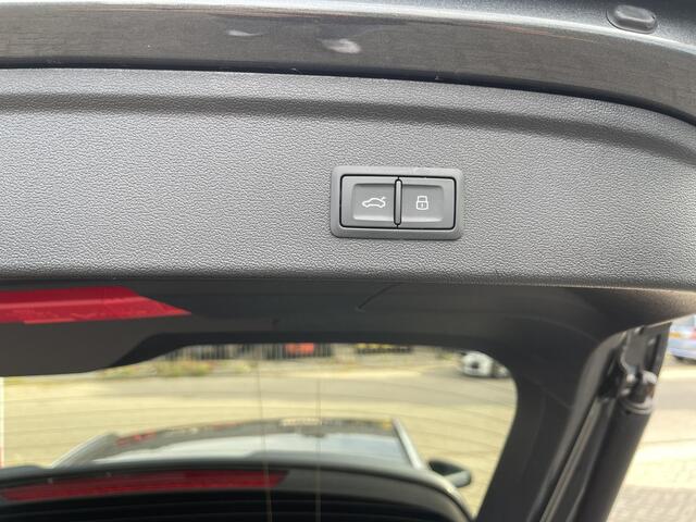 Audi A3 SPORTBACK 40 TFSI e S edition Competition 18"/B&O/Elektrische stoel + memory/Camera/Trekhaak/Keyless/Matrix LED/Adaptieve cruise/Elektrische klep/Stoelverwarming/Keyless