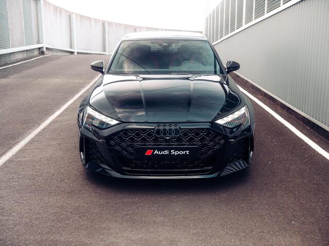 Audi A3 SPORTBACK 2.5 TFSI RS 3 quattro | Adaptief onderstel | Carbon | RS-Sportuitlaat | Pano | RS-Designpakket | Sonos | Headup |