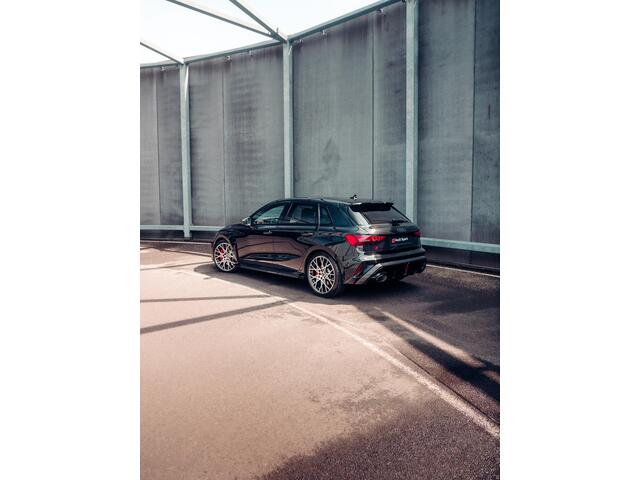 Audi A3 SPORTBACK 2.5 TFSI RS 3 quattro | Adaptief onderstel | Carbon | RS-Sportuitlaat | Pano | RS-Designpakket | Sonos | Headup |