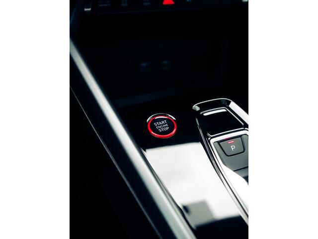 Audi A3 SPORTBACK 2.5 TFSI RS 3 quattro | Adaptief onderstel | Carbon | RS-Sportuitlaat | Pano | RS-Designpakket | Sonos | Headup |