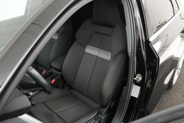 Audi A3 SPORTBACK 30 TFSI Business edition | Adaptive Cruise | Stoelverwarming | Trekhaak | Carplay | Full LED | PDC | Navigatie