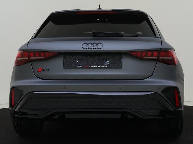 Audi A3 SPORTBACK 30 TFSI S edition | Daytonagrijs Exclusive Matlak | PANO | Ambiente lichtpakket Pro | Stoelverwarming | Optiek zwart Plus| 18 Inch | PDC Voor/Achter | 3-zone airco | Carplay/Andriod Auto | Draadloos lader | Privacy Glass