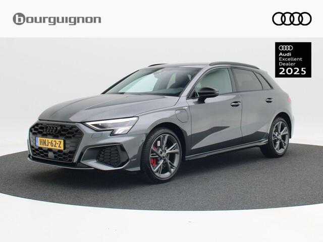 Audi A3 SPORTBACK 45 TFSi e 245 Pk Automaat S-Line Competition | Full LED | Trekhaak | Zwart Optiek | Privacy Glas | Adaptive Cruise | Stoelverwarming | Parkeersensoren | Carplay | 17.648 Km!!