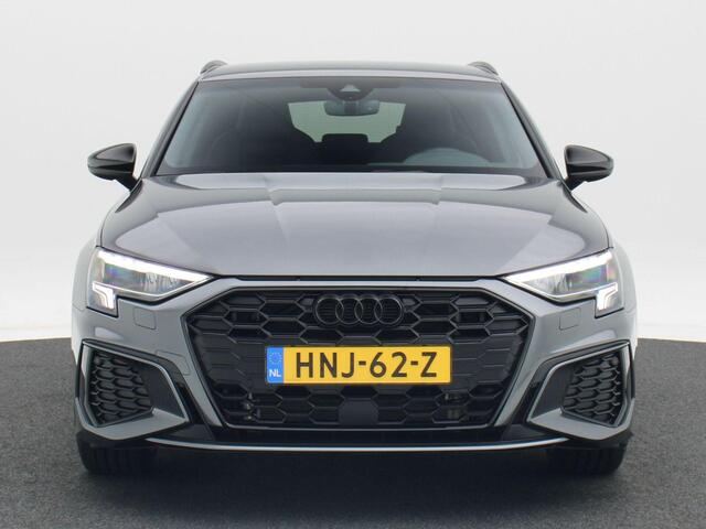 Audi A3 SPORTBACK 45 TFSi e 245 Pk Automaat S-Line Competition | Full LED | Trekhaak | Zwart Optiek | Privacy Glas | Adaptive Cruise | Stoelverwarming | Parkeersensoren | Carplay | 17.648 Km!!