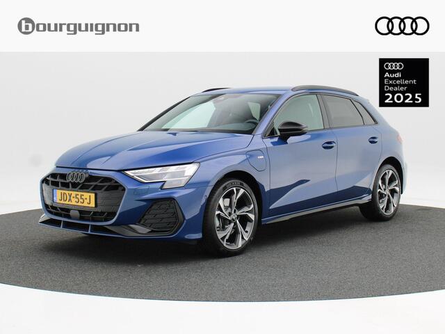 Audi A3 SPORTBACK 40 TFSI e 204 Pk Automaat S-Line | LED | Camera | Carplay | Stoel Verwarming | Navigatiesysteem | Sensoren | Elektrische Stoelen | 18 Inch | 9.557 Km!!