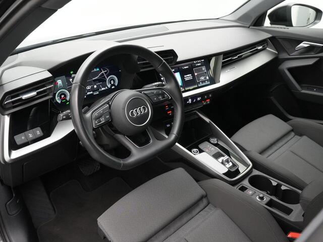 Audi A3 SPORTBACK 45 TFSI e 245 pk S-tronic S edition Competition | LED koplampen | Trekhaak | Stoelverwarming | Sportstoelen | Standkachel | Remklauwen rood | 18 inch