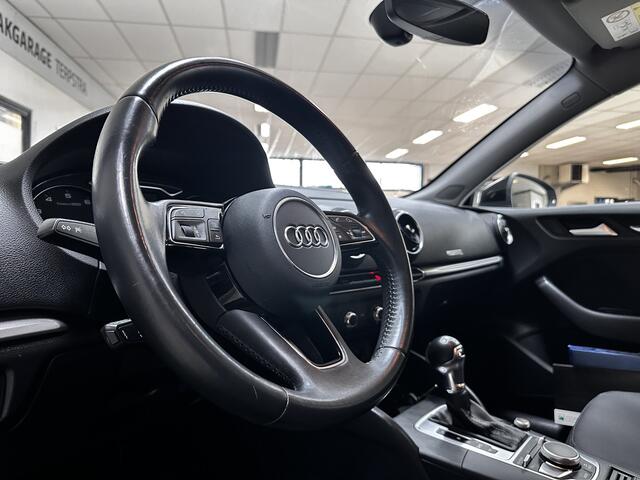 Audi A3 SPORTBACK 30 TFSI Pro Line/ Facelift/ Trekhaak/ Automaat/ Sportstuur/ LED Koplampen/ Navi/ Airco/ Cruise/ Elek. pakket/ Isofix/ Bluetooth/ Armsteun/ 16'' LMV/ PDC/ Chroom/ LED Dagrijverl.