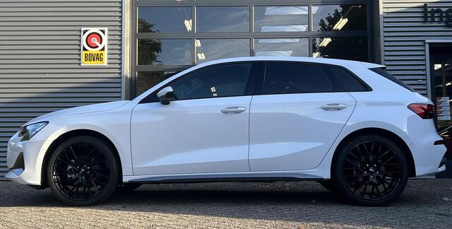 Audi A3 SPORTBACK 35 TFSI Advanced edition l Sonos l LED l 19 Inch l Stoelverwarming l Optiek Zwart