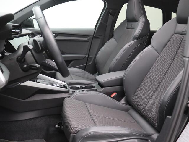 Audi A3 SPORTBACK 45 TFSI e S edition Competition 245PK S-tronic Pano-Schuifdak, Keyless, Stoelverwarming, Adaptive cruise control, Lane Assist, Apple Carplay/Android Auto, Parkeersensoren voor en achter, 17" LM Velgen