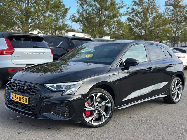 Audi A3 SPORTBACK 45 TFSI e S edition Competition | Zwart optiek | 18" | LED | Audi Sound | Ambiënt Lighting