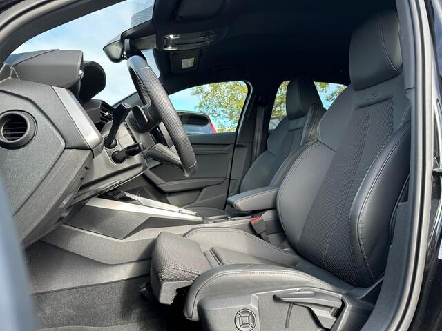 Audi A3 SPORTBACK 45 TFSI e S edition Competition | Zwart optiek | 18" | LED | Audi Sound | Ambiënt Lighting