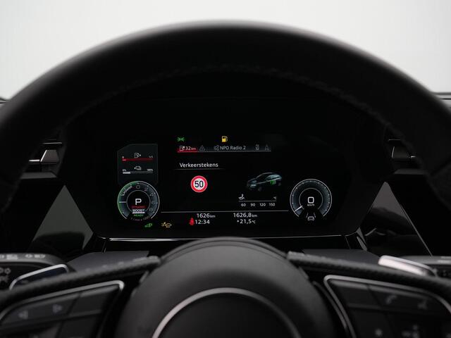 Audi A3 SPORTBACK 40 TFSI e 204 pk S-tronic S-Line | Trekhaak | Head-up display | Sonos | Leder/alcantara | Achteruitrijcamera | Navigatie | Stoelverwarming