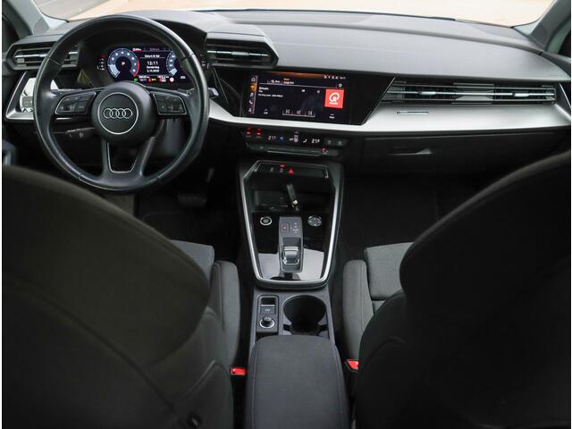Audi A3 SPORTBACK 30 TFSI Business edition Automaat | Matrix LED | Sportstoelen