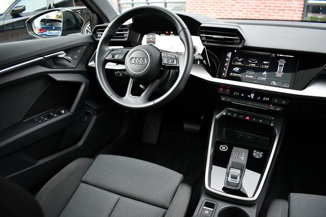 Audi A3 SPORTBACK 40 TFSI e S-Line Pano ACC S-zetels 18inch