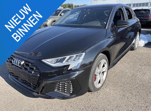 Audi A3 SPORTBACK 45 TFSI e S edition Competition | Afneembare Trekhaak | Dealer onderhouden | Verwacht |