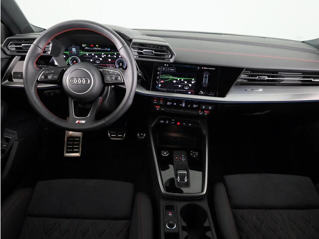 Audi A3 SPORTBACK 40 TFSI e S edition 204 pk S-tronic | Private lease vanaf ¤ 699,- pm | Verlengde garantie | Navigatie | Trekhaak (afneembaar) | Parkeersensoren (Park assist) | Adaptieve cruise control | Stoelverwarming | S-line |