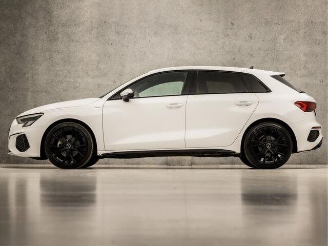 Audi A3 SPORTBACK 30 TFSI S-Line Sport Automaat (2X S-LINE, APPLE CARPLAY, GROOT NAVI, LEDER, STOELVERWARMING, SPORTSTOELEN, GETINT GLAS, ADAPTIVE CRUISE, KEYLESS, NIEUWSTAAT)