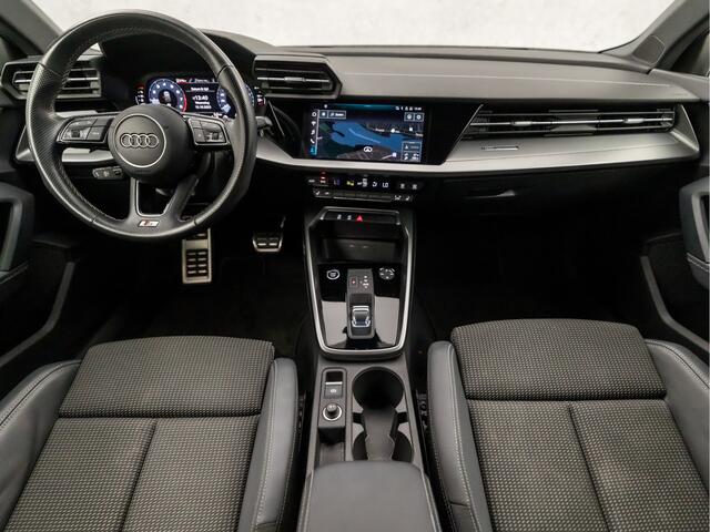Audi A3 SPORTBACK 30 TFSI S-Line Sport Automaat (2X S-LINE, APPLE CARPLAY, GROOT NAVI, LEDER, STOELVERWARMING, SPORTSTOELEN, GETINT GLAS, ADAPTIVE CRUISE, KEYLESS, NIEUWSTAAT)