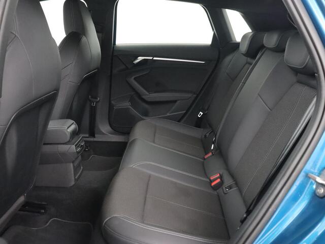 Audi A3 SPORTBACK 35 TFSI Edition One | Trekhaak | Park Assist | Matrix LED | Carplay | Adaptive cruise | Sportstoelen | Virtual Cockpit | Navigatie | Half leder | Climate control | Bluetooth