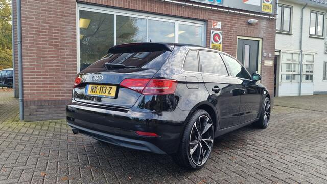Audi A3 SPORTBACK 1.0 TFSI Sport Edition, 19 Inch. Lichtmetalen velgen, NL auto!