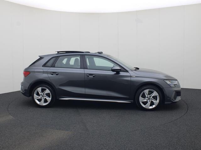 Audi A3 SPORTBACK 40 TFSIe 150kW/204PK S Line · Panoramadak · Leder · Camera · Stoelverwarming