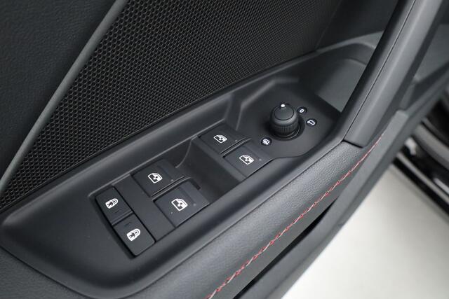 Audi A3 SPORTBACK 35 TFSI | Pano | Afn. Trekhaak | Sportstoelen | Apple CarPlay | Stoelverw. | Camera | 17"