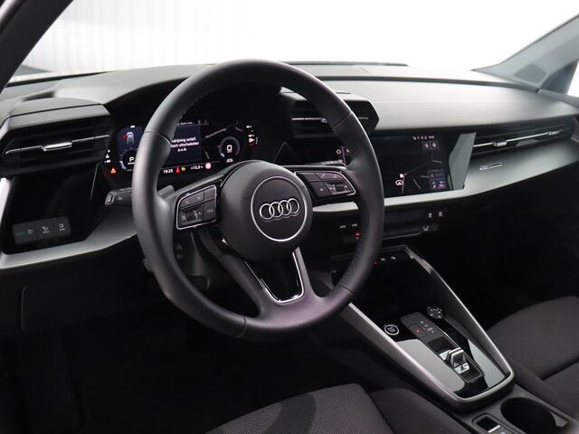 Audi A3 SPORTBACK 30 TFSI Advanced edition (NL-Auto / Led / Navi / Carplay / Cruise)