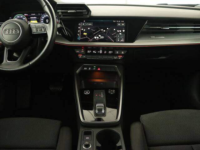 Audi A3 SPORTBACK 45 TFSI e S Line | Stoelverwarming | Camera | Sfeerverlichting | Virtual Cockpit | Carplay | Navigatie | Sportstoelen | 18'' | Climate control | PHEV | Plug In