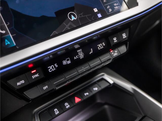 Audi A3 SPORTBACK 30 TFSI Sport Automaat (SCHUIFDAK, BLACK EDITION, APPLE CARPLAY, GROOT NAVI, ADAPTIVE CRUISE, SFEERVERLICHTING, GETINT GLAS, SPORTSTOELEN, DAKRAILS, LED KOPLAMPEN, NIEUWSTAAT)