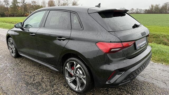 Audi A3 SPORTBACK 45 TFSI e plug in hybride S line, 200 KW/272 PK(!) DEMO S Line, Comfort pakket, Automaat, 18", Panorama, Clima, Black pareleffect