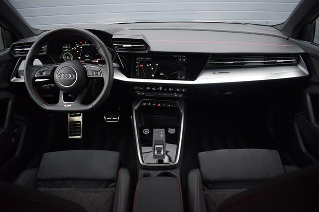 Audi A3 SPORTBACK 45 TFSI e S-line Competition | RS stoelen | Pano | 19"