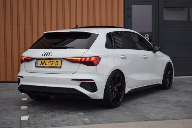 Audi A3 SPORTBACK 45 TFSI e S-line Competition | RS stoelen | Pano | 19"