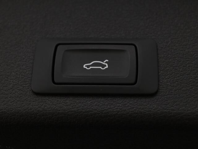 Audi A4 35 TFSI Launch Edition Business | 1e eigenaar | Dealer onderhouden | Trekhaak | Virtual Cockpit | Carplay | Navigatie | Full LED | Parkeerhulp | Climate control | Sportstoelen | Cruise control